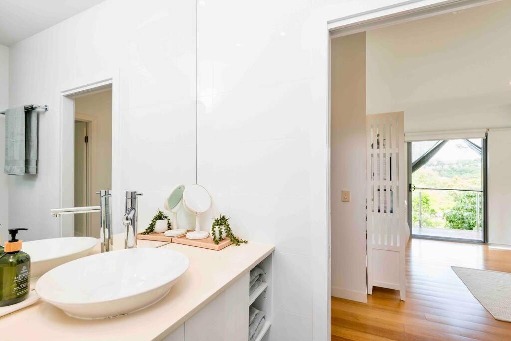 Holiday home Large Tugun Modern House Minutes To The *